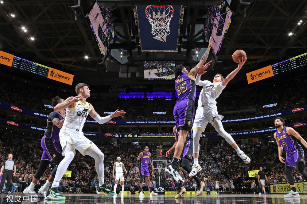 励队员们保 励队员们保